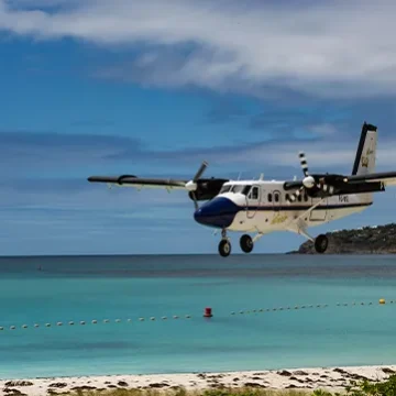 Villa-Wildflower-landing plane beach-stbarth-island
